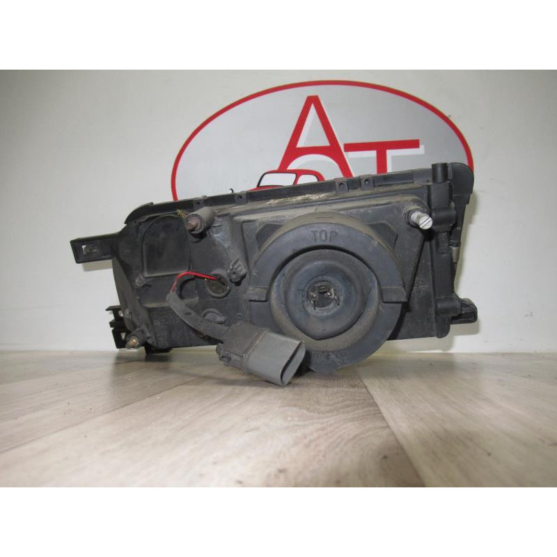 Optique avant principal droit (feux)(phare) NISSAN PRIMERA I d’occasion