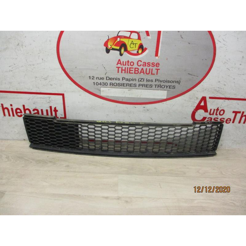 Grille de pare choc FIAT 500 III CABRIOLET d’occasion