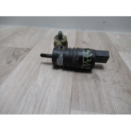 Pompe lave glace avant VOLKSWAGEN POLO IV (9N3) PHASE 2 d’occasion