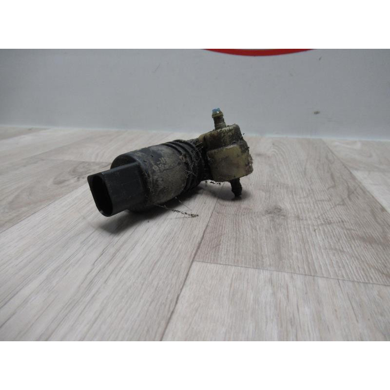 Pompe lave glace avant VOLKSWAGEN POLO IV (9N3) PHASE 2 d’occasion