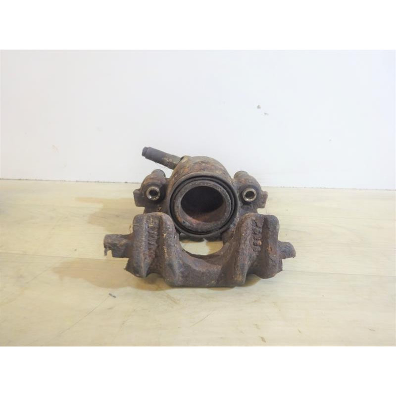 Etrier avant gauche (freinage) VOLKSWAGEN JETTA II d’occasion