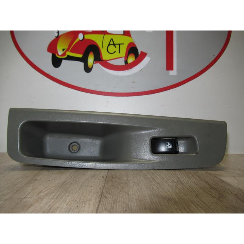 Interrupteur de leve vitre arriere droit CHEVROLET NUBIRA d’occasion