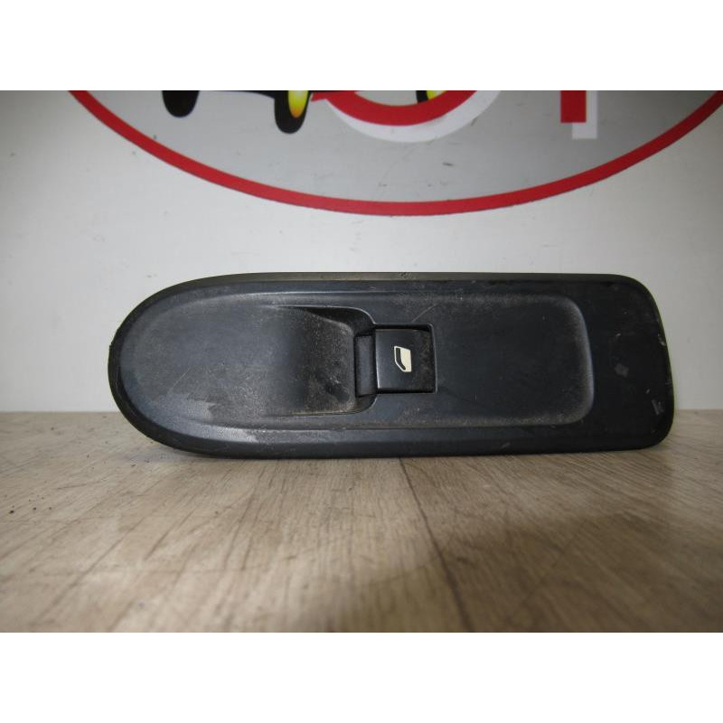 Interrupteur de leve vitre avant droit PEUGEOT 308 PHASE 1 d’occasion