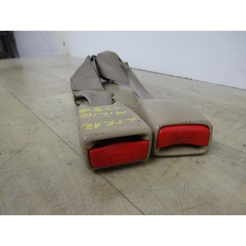 Attache ceinture arriere droit NISSAN X-TRAIL I PHASE 1 d’occasion
