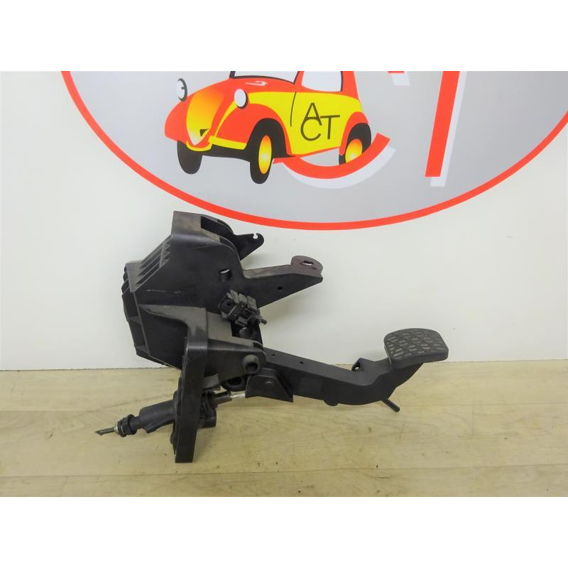 Pedalier d'embrayage MERCEDES CLASSE A (169) d’occasion