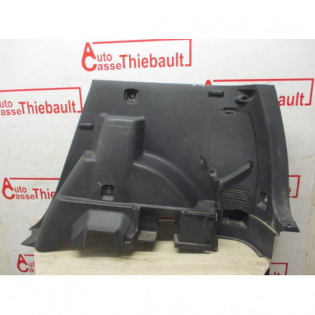 Garniture laterale arriere droite TOYOTA COROLLA VERSO II PHASE 1 d’occasion