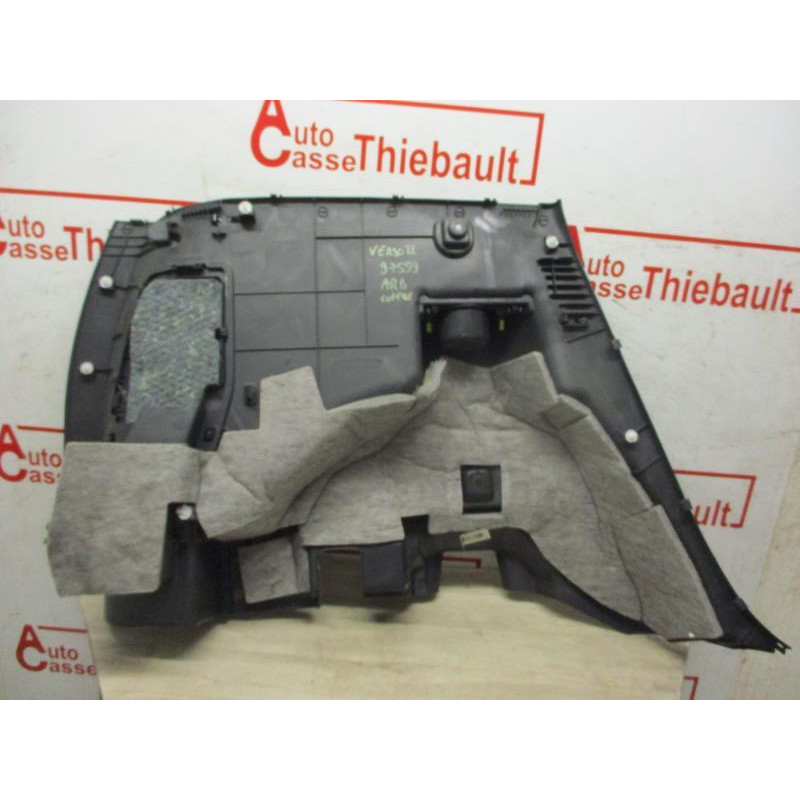 Garniture laterale arriere droite TOYOTA COROLLA VERSO II PHASE 1 d’occasion