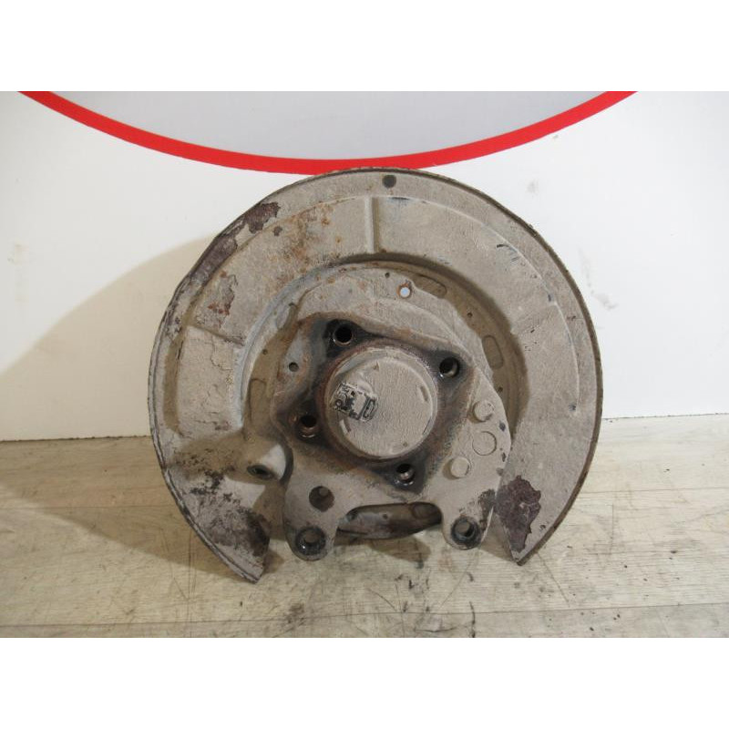 Fusee arriere gauche TOYOTA COROLLA VERSO II PHASE 1 d’occasion