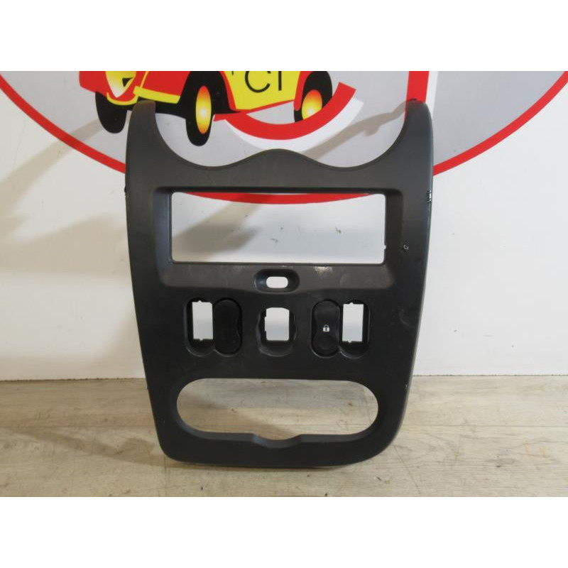 Console central (interieur plastique) DACIA DUSTER PHASE 1 d’occasion