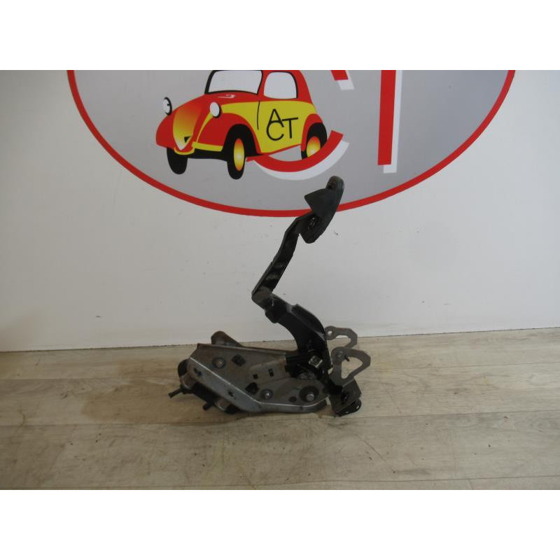 Pedalier d'embrayage FORD FIESTA VI d’occasion