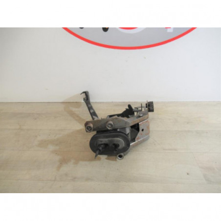 Pedalier d'embrayage FORD FIESTA VI d’occasion