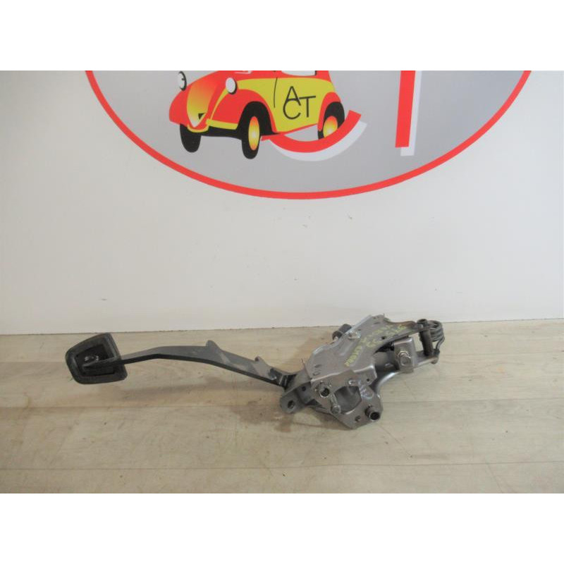 Pedalier d'embrayage TOYOTA COROLLA VERSO II PHASE 1 d’occasion