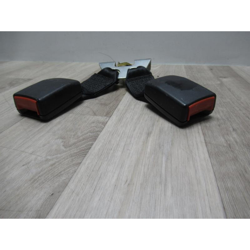 Attache ceinture arriere centrale FORD FIESTA V d’occasion