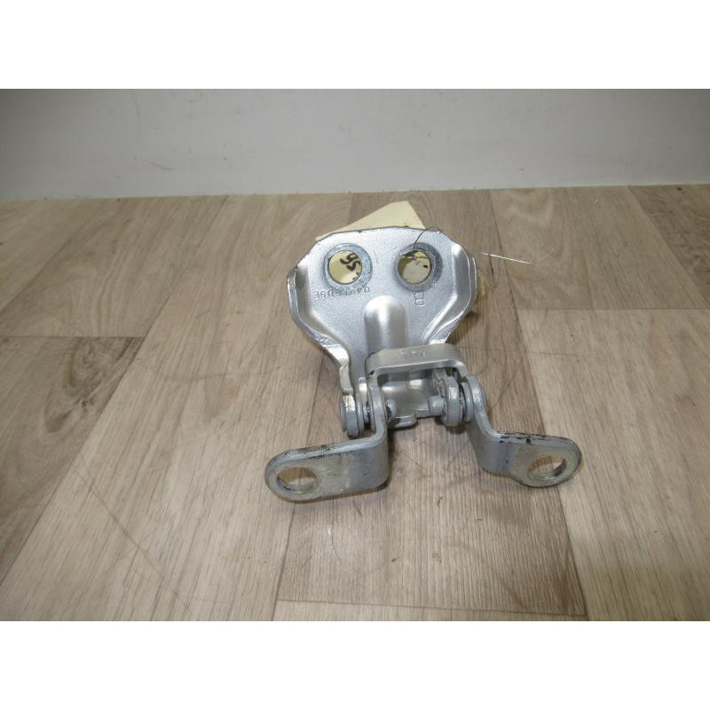 Charniere de porte arriere gauche FORD FIESTA V d’occasion