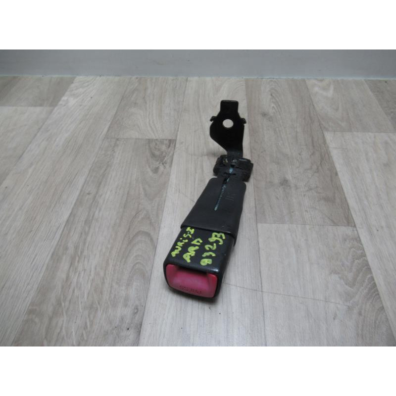 Attache ceinture arriere droit TOYOTA AURIS I PHASE 1 d’occasion