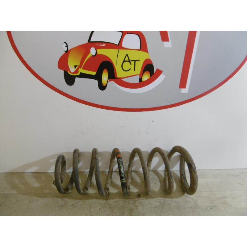 Ressort de suspension arriere droit PEUGEOT EXPERT II PHASE 1 FOURGON d’occasion