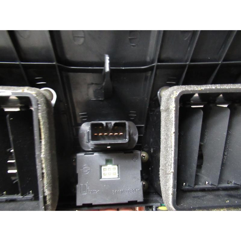 Aerateur tableau de bord central SSANGYONG REXTON 2.7 XDI 163 CV d’occasion