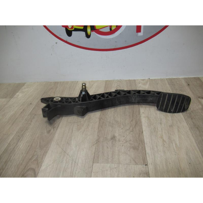 Pedalier d'embrayage RENAULT MEGANE II CC PHASE 1 d’occasion