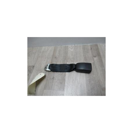 Attache ceinture arriere droit TOYOTA COROLLA VERSO II PHASE 1 d’occasion
