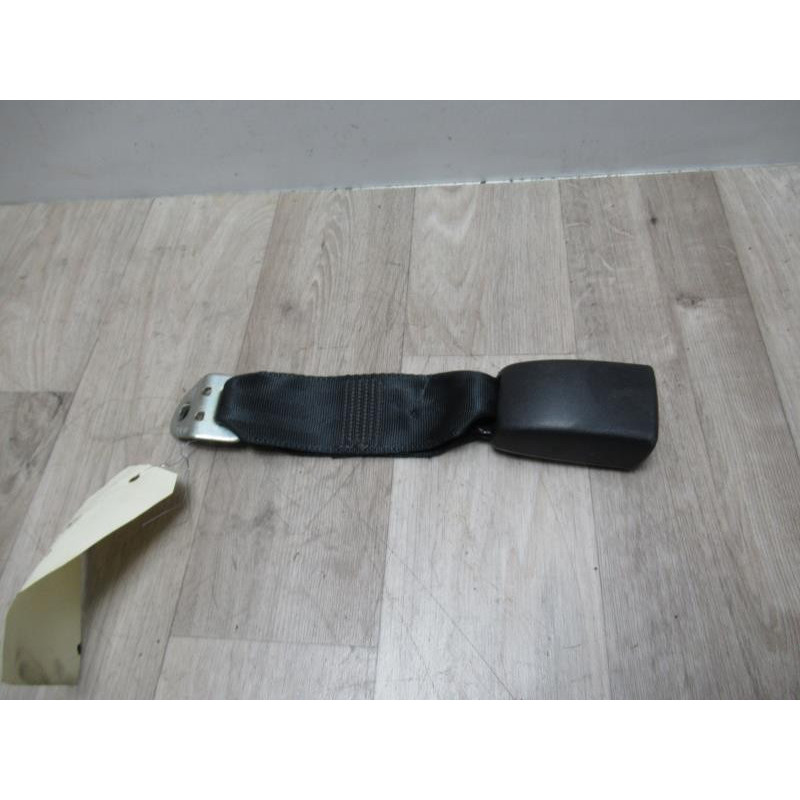 Attache ceinture arriere droit TOYOTA COROLLA VERSO II PHASE 1 d’occasion