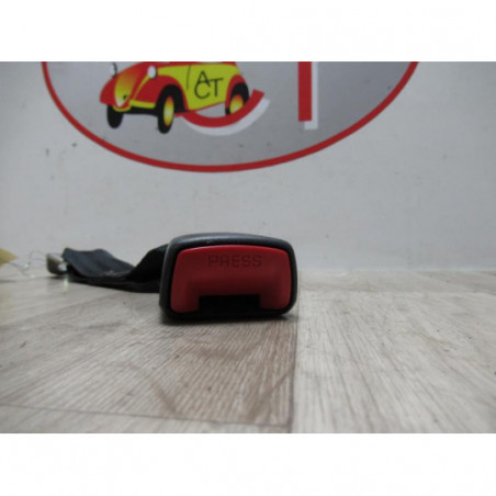 Attache ceinture arriere droit TOYOTA COROLLA VERSO II PHASE 1 d’occasion