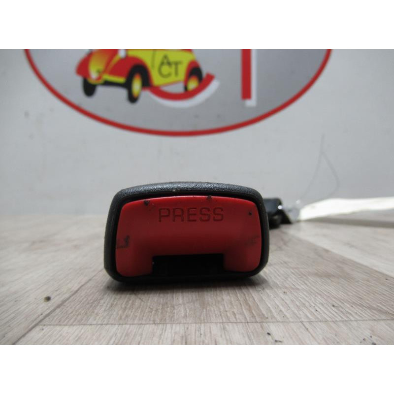 Attache ceinture arriere  TOYOTA COROLLA VERSO II PHASE 1 d’occasion