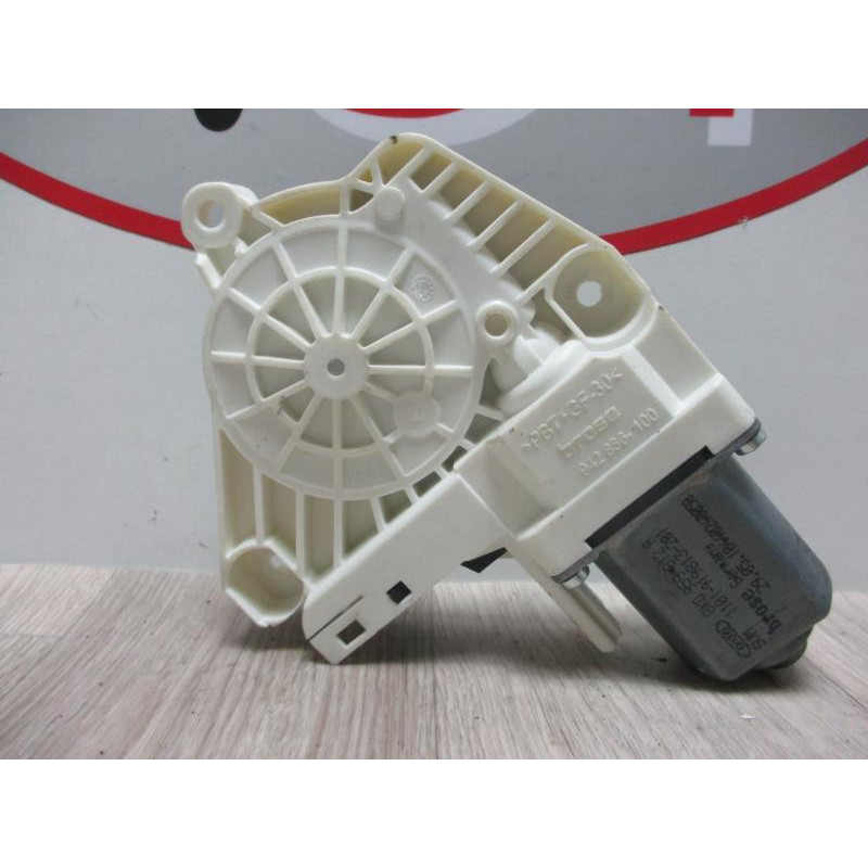 Mot. leve vitre arriere droit AUDI A4 (B8) d’occasion