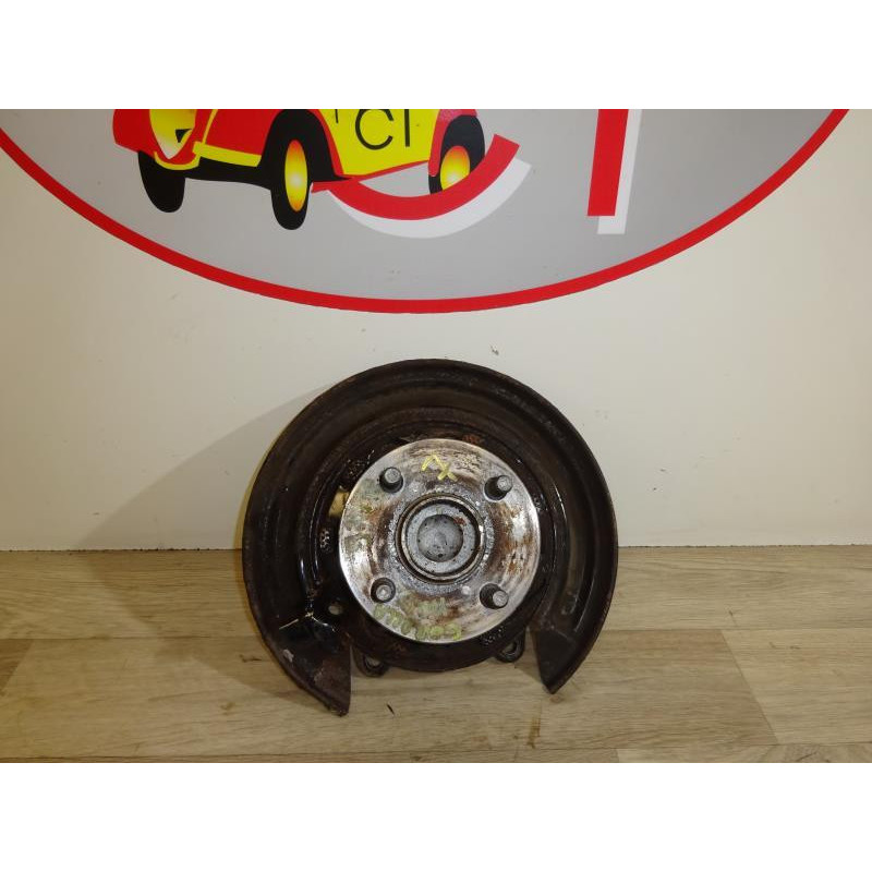 Fusee arriere droit TOYOTA E12 d’occasion