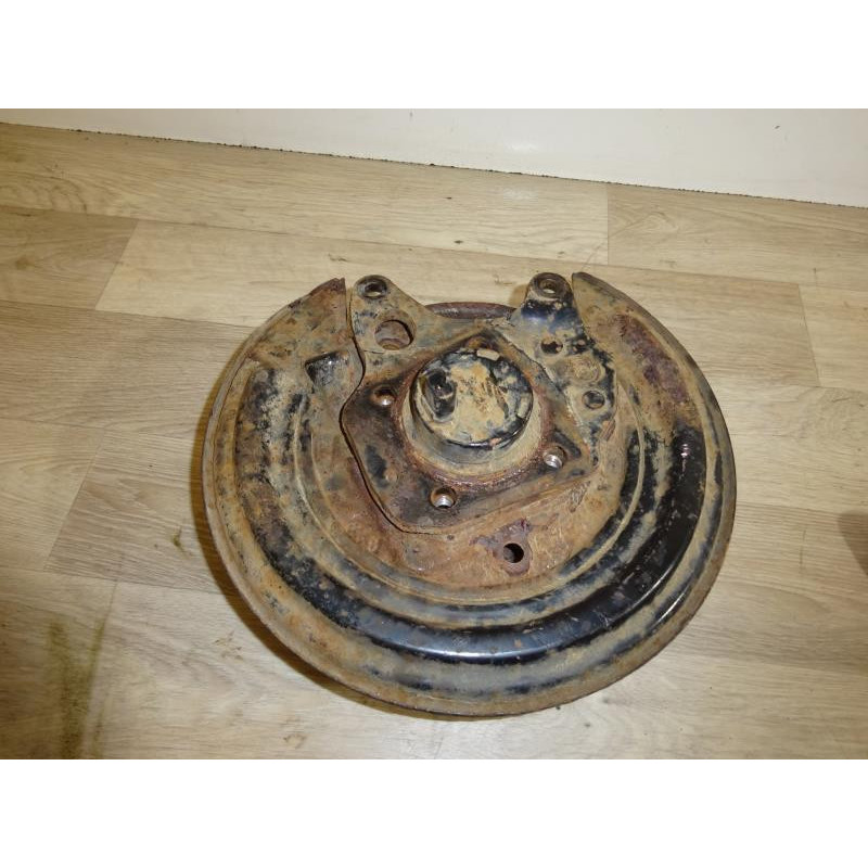 Fusee arriere droit TOYOTA E12 d’occasion