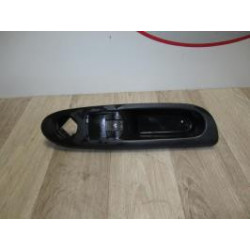 Interrupteur de leve vitre avant droit RENAULT CLIO II PHASE 3 d’occasion