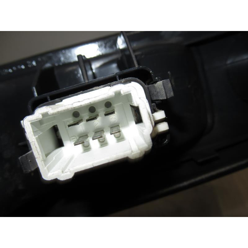 Interrupteur de leve vitre avant droit RENAULT CLIO II PHASE 3 d’occasion