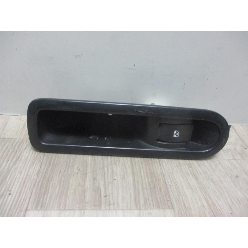 Interrupteur de leve vitre arriere droit RENAULT SCENIC II d’occasion