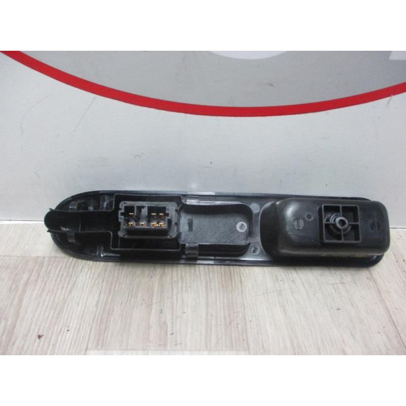 Interrupteur de leve vitre avant droit PEUGEOT 307 SW PHASE 1 d’occasion