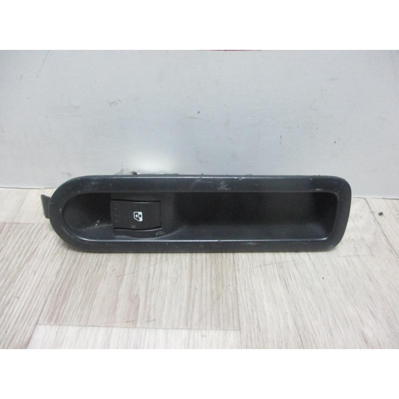 Interrupteur de leve vitre arriere gauche RENAULT SCENIC II d’occasion