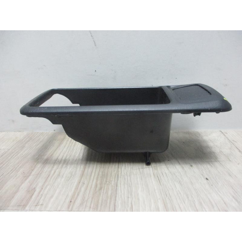 Support poignee porte avant gauche FORD KUGA d’occasion