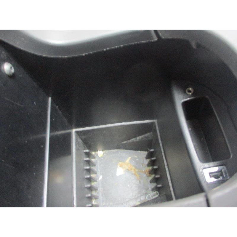 Console central (interieur plastique) FORD KUGA d’occasion