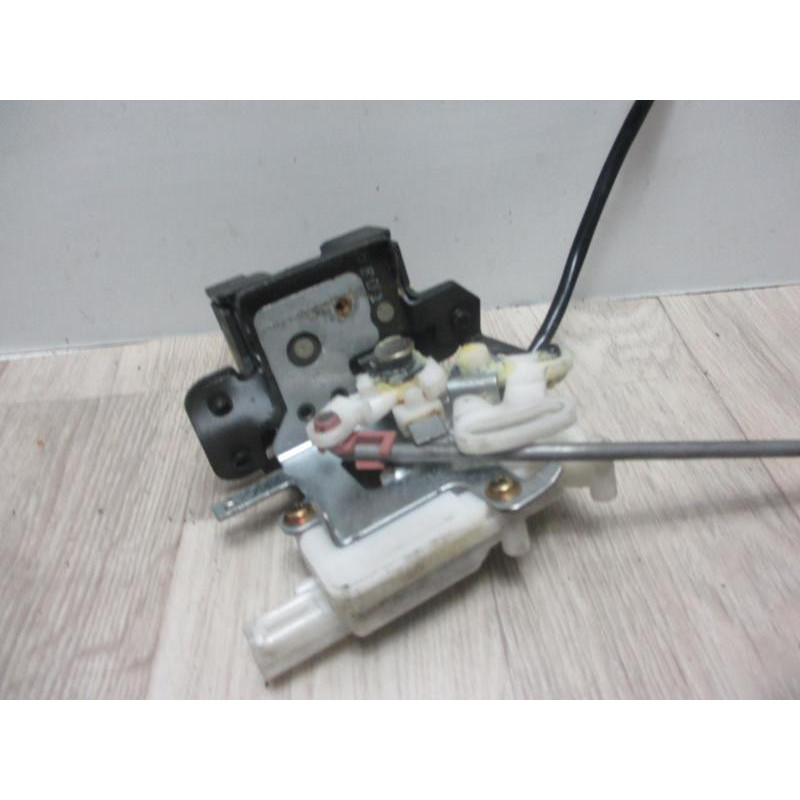Serrure de coffre MAZDA  d’occasion