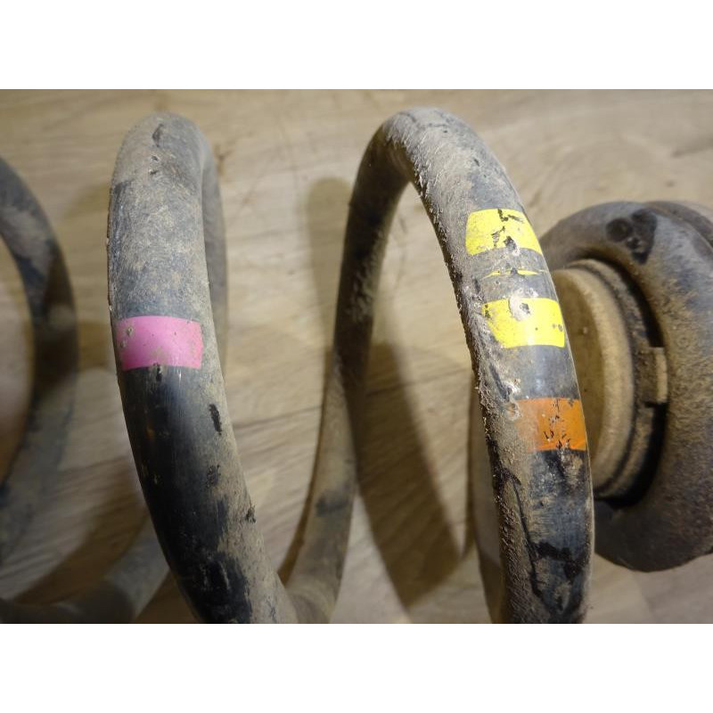 Ressort de suspension arriere gauche PEUGEOT 308 SW PHASE 1 d’occasion