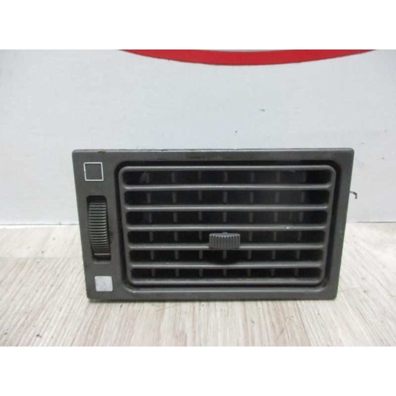 Aerateur tableau de bord avant droit IVECO  d’occasion