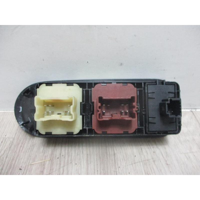 Interrupteur de leve vitre (Bloc complet) DACIA DUSTER PHASE 2 d’occasion