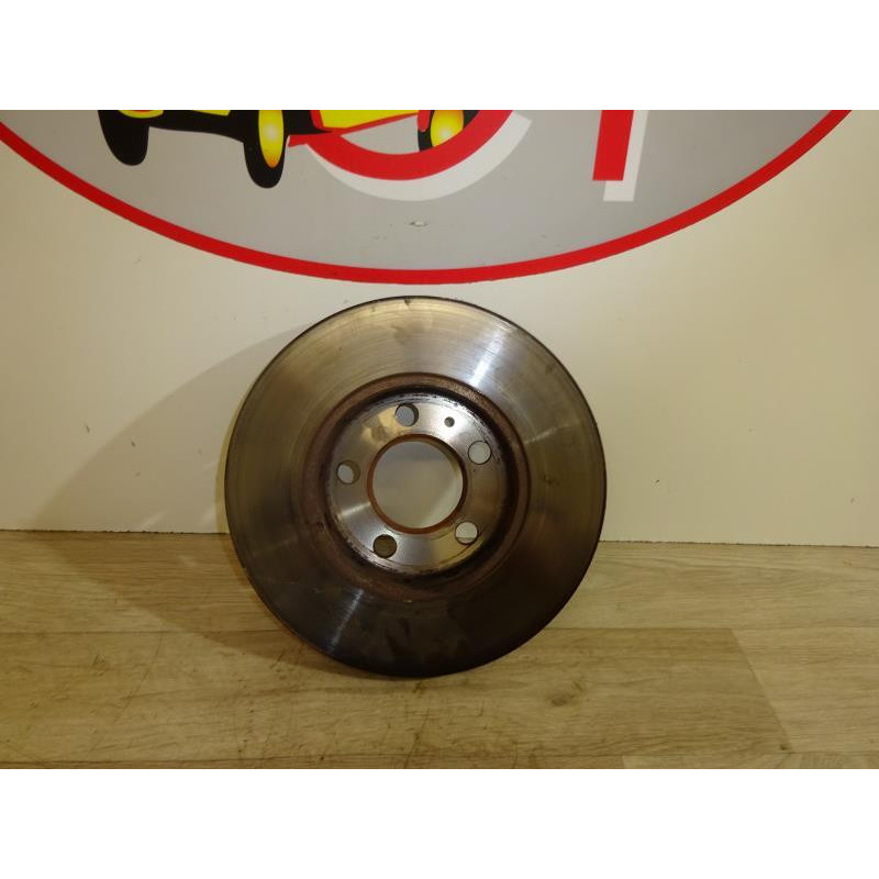 Disque avant droit (freinage) VOLKSWAGEN POLO V (6R/6C) PHASE 2 d’occasion