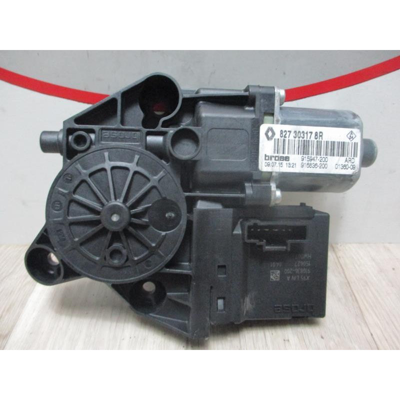 Mot. leve vitre arriere droit RENAULT SCENIC III XMOD d’occasion