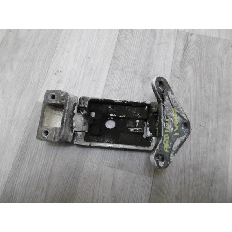 Charniere de porte arriere droit IVECO  d’occasion