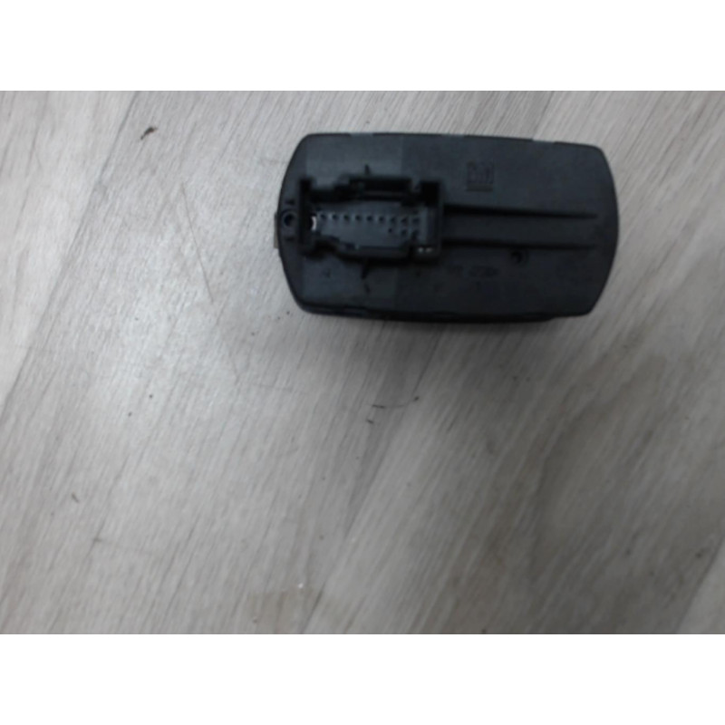 Interrupteur de leve vitre avant gauche OPEL CORSA (D) PHASE 1 d’occasion