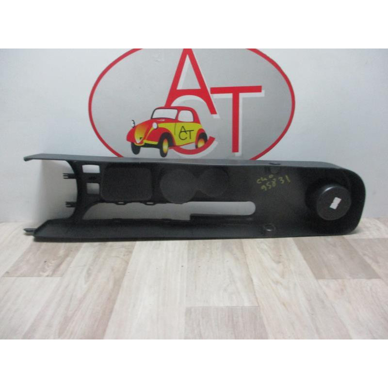 Console central (interieur plastique) RENAULT CLIO IV ESTATE d’occasion