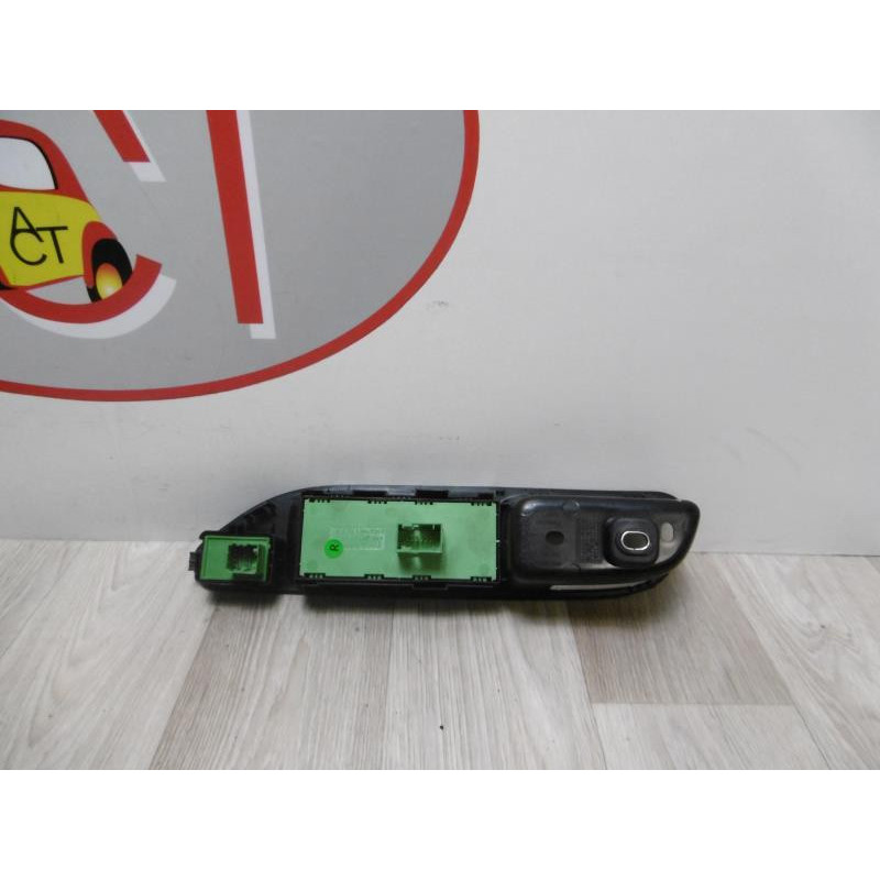 Interrupteur de leve vitre (Bloc complet) FIAT TIPO 1.3 MJTD 16V 95 cv d’occasion