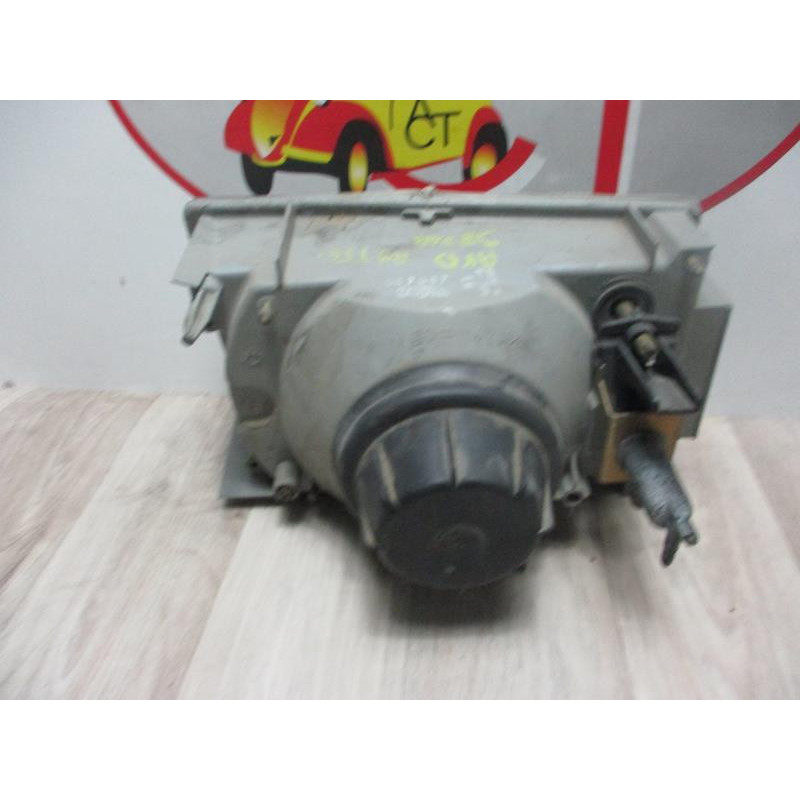 Optique avant principal droit (feux)(phare) RENAULT R9 1.4 67cv d’occasion