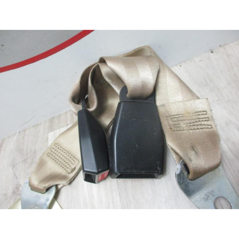 Attache ceinture arriere centrale RENAULT R9 1.4 67cv d’occasion