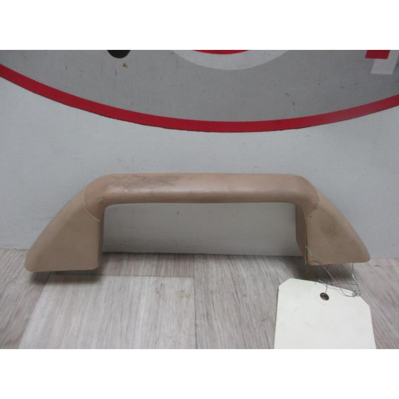 Poignee de maintien avant droit RENAULT R9 1.4 67cv d’occasion