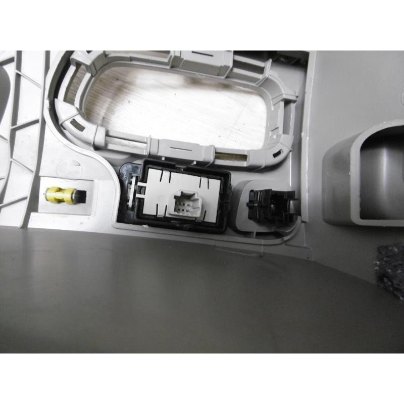 Console central (interieur plastique) RENAULT ZOE d’occasion